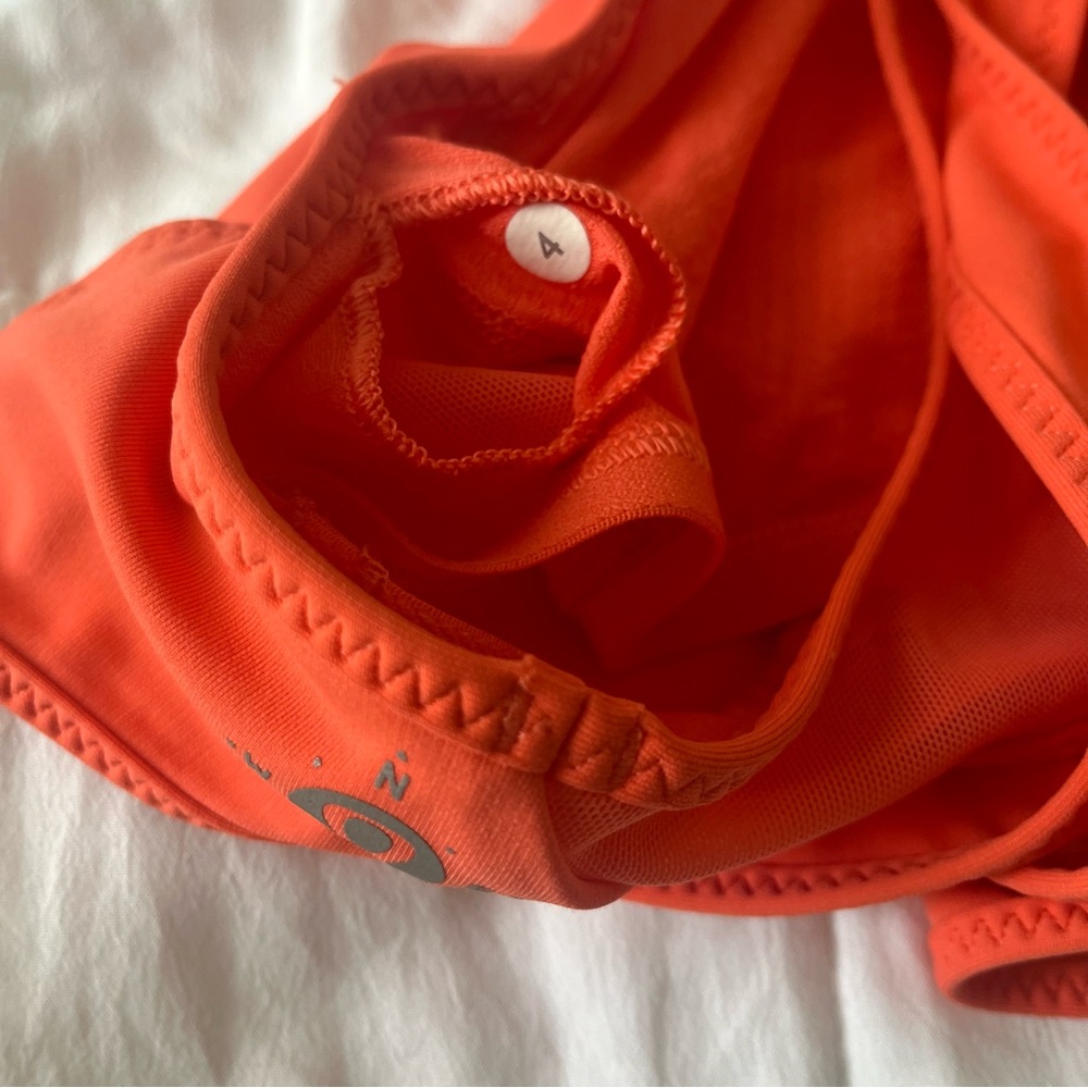 Lululemon Sports bra Size 4 - Picture 5 of 7